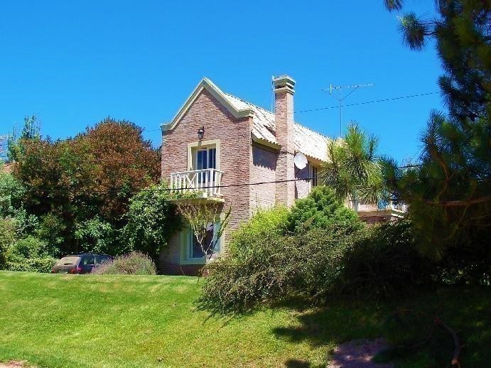 Encantadora casa en el corazón de La Barra reciclada con pileta